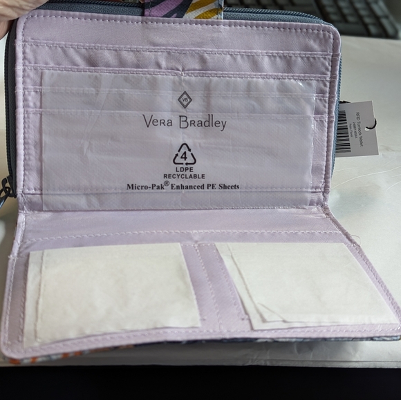 NWT VERA BRADLEY Turnlock RFID Wallet Palm Floral - Picture 3 of 6